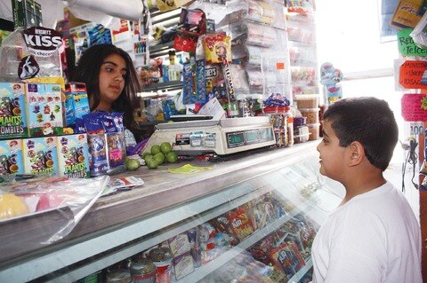 Misceláneas pagan precio de desigualdad