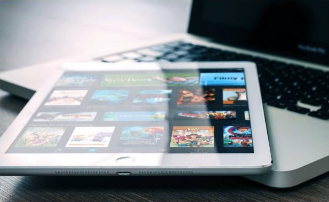 Con esta función no corres el riesgo de olvidar descargar el siguiente capítulo. / Fotos: Pexels y Pixabay