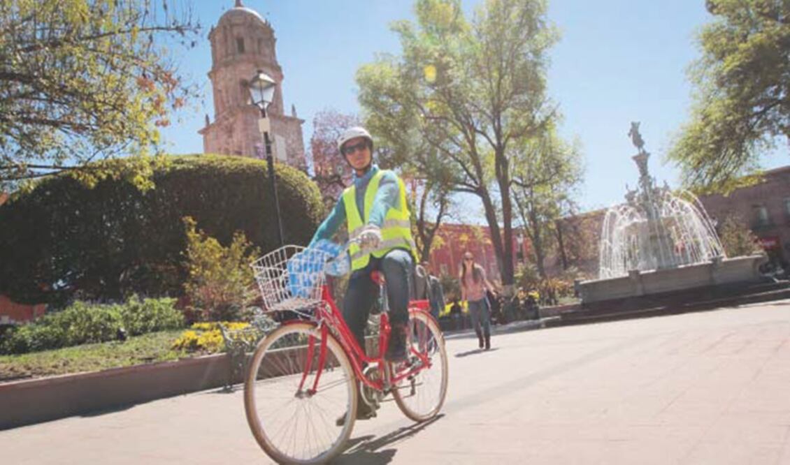 Bike tour, el negocio de Uriel, cuenta con una pequeña oficina en un andador del centro de Querétaro (LUIS SÁNCHEZ)