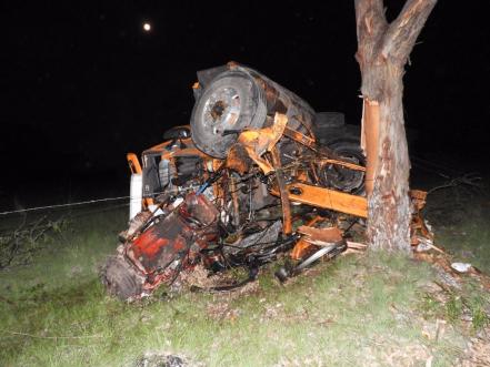 Operador de tráiler herido tras volcar su unidad