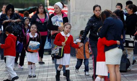 Denuncian obstrucción de vías afuera de instituto