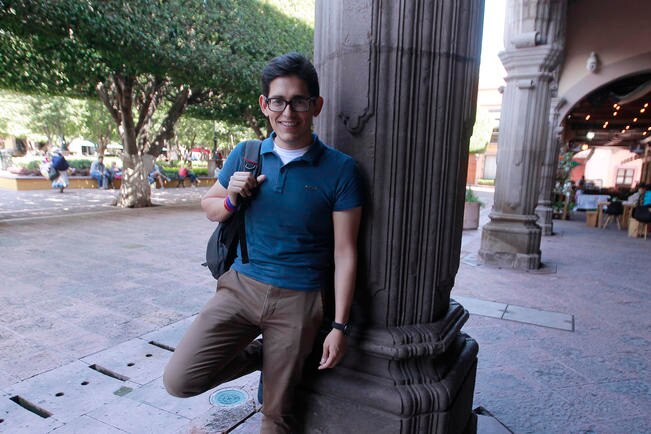 Luis llegó “de chiripa” al estado; ya no se quiere ir