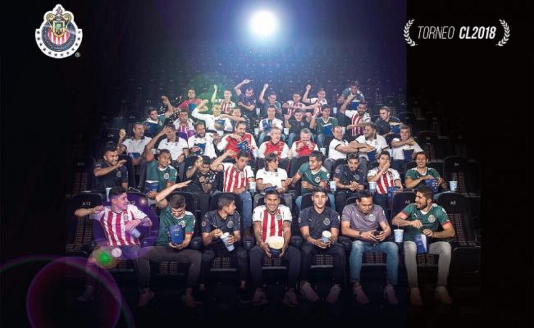 Los rojiblancos se tomaron la foto oficial en una sala de cine. (TWITTER)