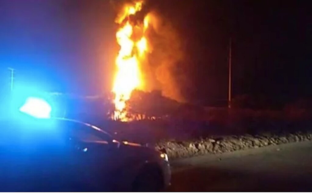 Controlan incendio tras explosión en ducto de Pemex en León, Guanajuato