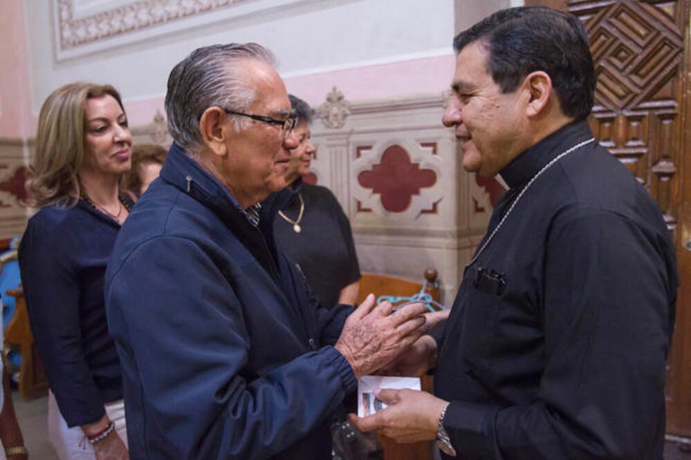 El obispo Faustino Armendáriz reconoció que la rendición de cuentas del gobierno estatal es positiva para la sociedad (DEMIAN CHÁVEZ. EL UNIVERSAL)