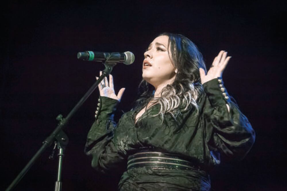 Carla Morrison invita al público del DF a emborracharse