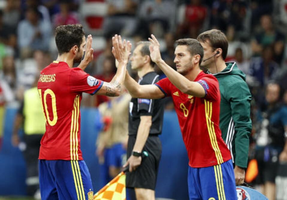 España pasa con autoridad