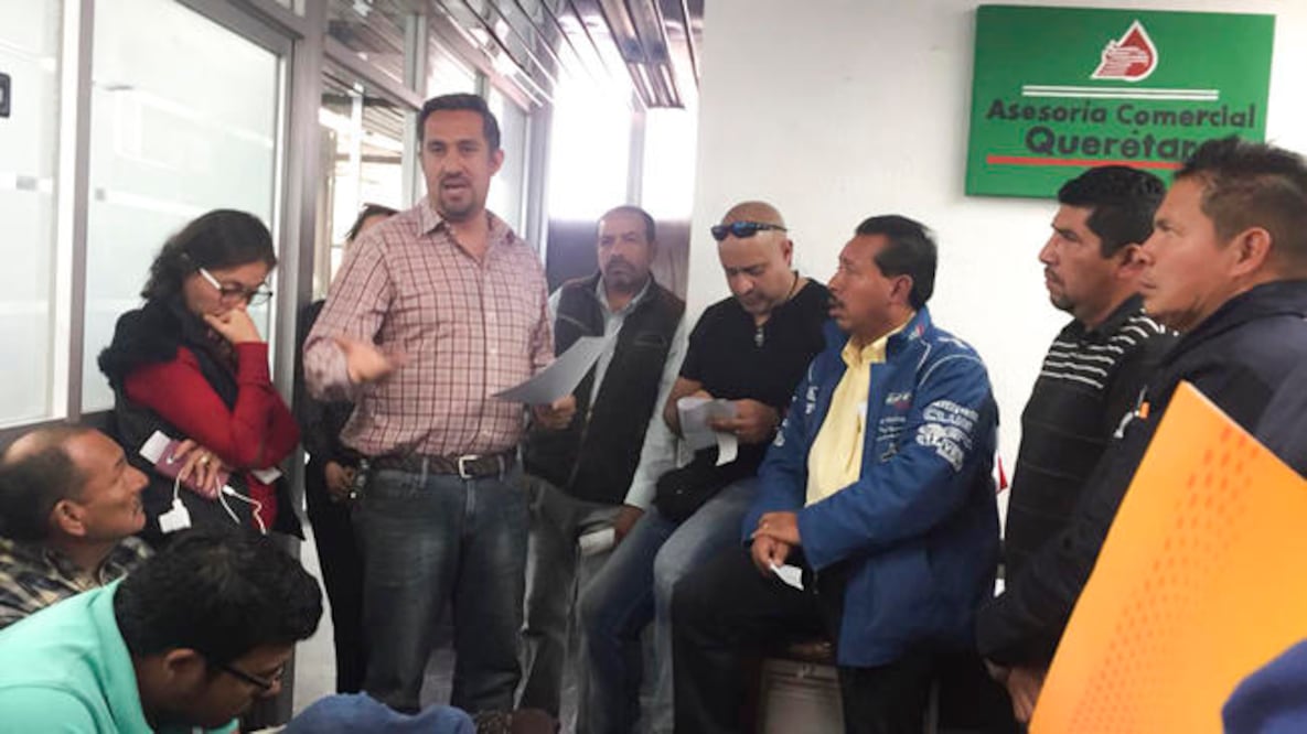 Los gasolineros exigen regular la entrega del combustible en sus estaciones de servicio, pues denuncian que hasta el momento alrededor de 60 gasolineras en el estado sufren desabasto (ESPECIAL)