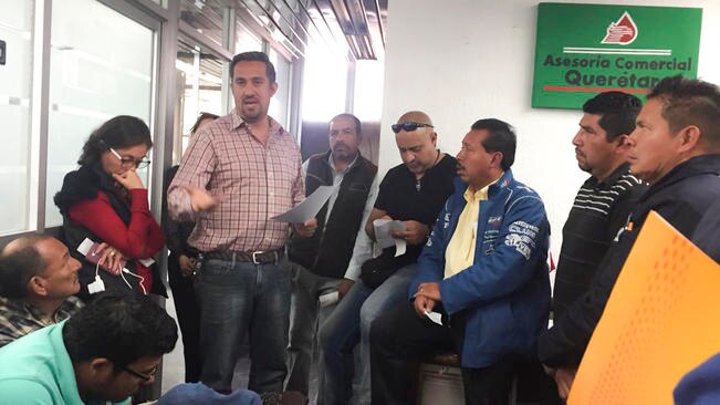 Los gasolineros exigen regular la entrega del combustible en sus estaciones de servicio, pues denuncian que hasta el momento alrededor de 60 gasolineras en el estado sufren desabasto (ESPECIAL)