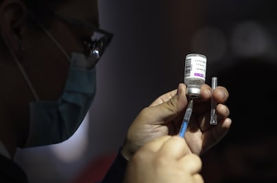 Desmienten que las vacunas antiCovid de Pfizer y Moderna generen coágulos de sangre