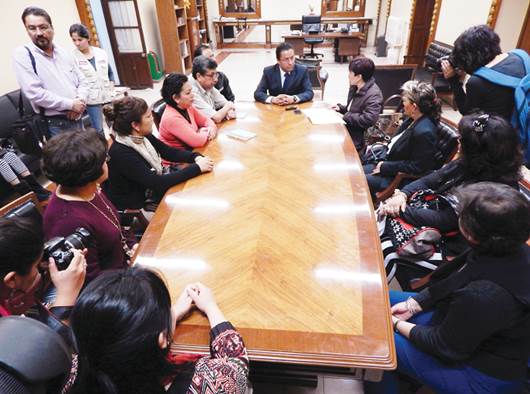 STEUAQ entrega pliego petitorio