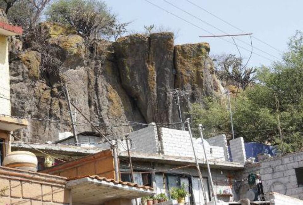 Retraso en anclaje de rocas en zona de derrumbes