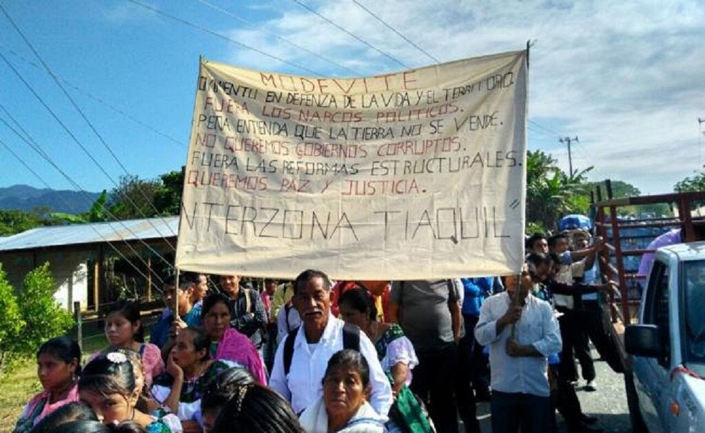 Indígenas tzeltales cierran carretera federal en Chiapas