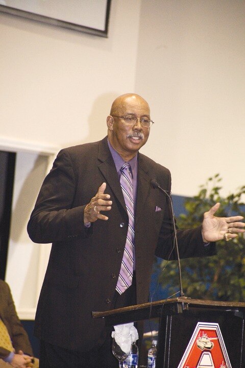 Arriba a la ciudad el Spurs camp