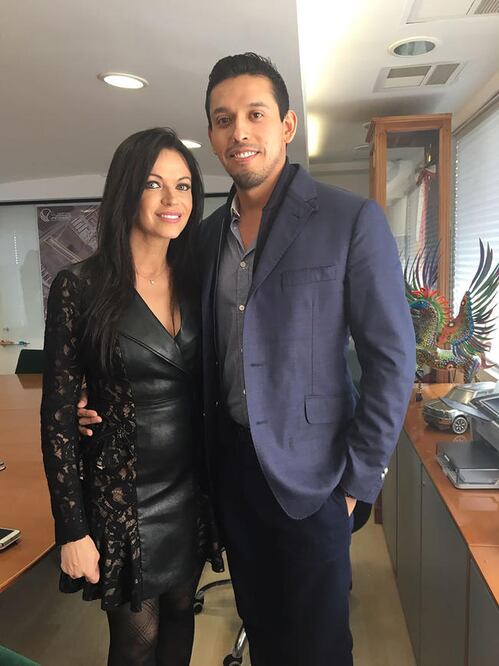 Iván Aguilera y su esposa Simona anunciaron recientemente un concierto tributo en febrero a Juan Gabriel en Toluca (RAFAEL RAMÍREZ. EL UNIVERSAL)