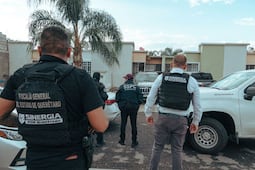 Cateos simultáneos en Querétaro derivan en aseguramiento de arsenal, una granada y presuntos indicios de huachicol