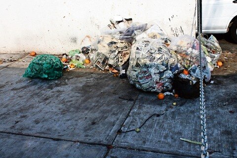 Basura invade a la central de abastos