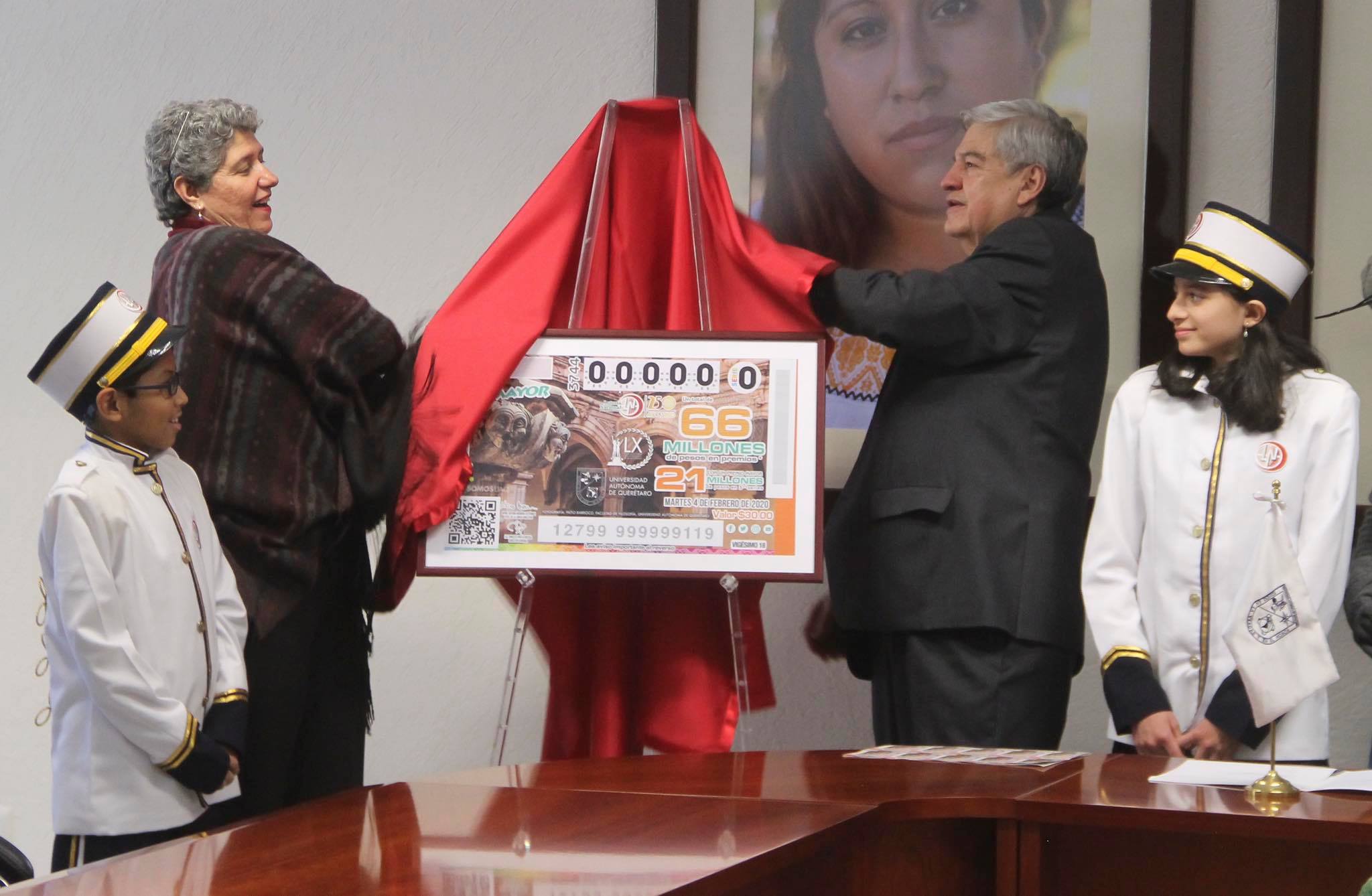 UAQ celebra 60 años con billete de lotería