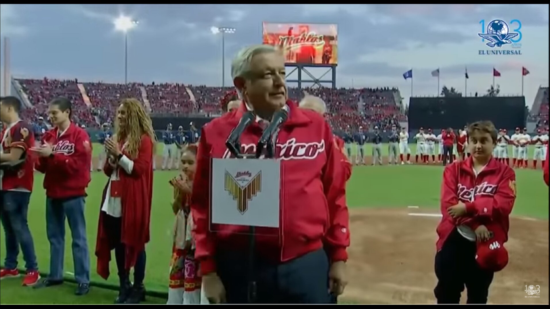 Abuchean a AMLO; Calderón pide respeto para el presidente