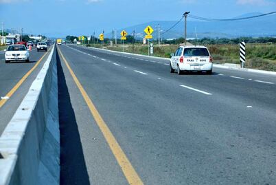  Entregan modernización de la carretera Cadereyta a El Palmar