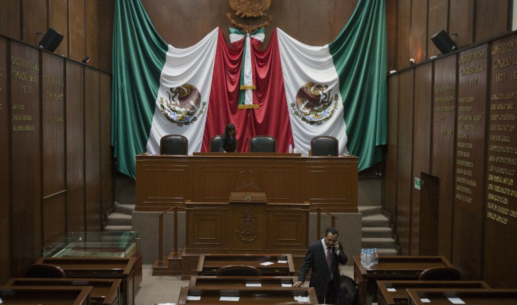 “Apagan la luz y las manijas se traban”