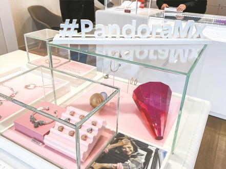 Pandora cumple un año en Plaza La Victoria