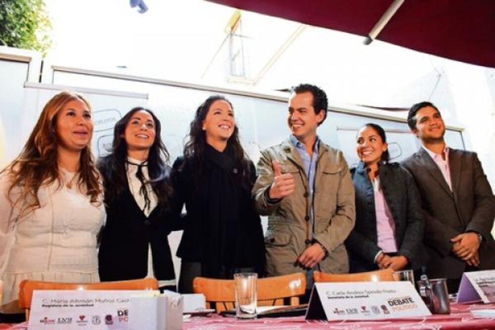 Culmina Concurso de Debate Político 2013