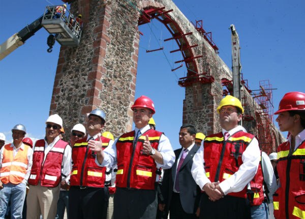 Supervisa obras en Acueducto