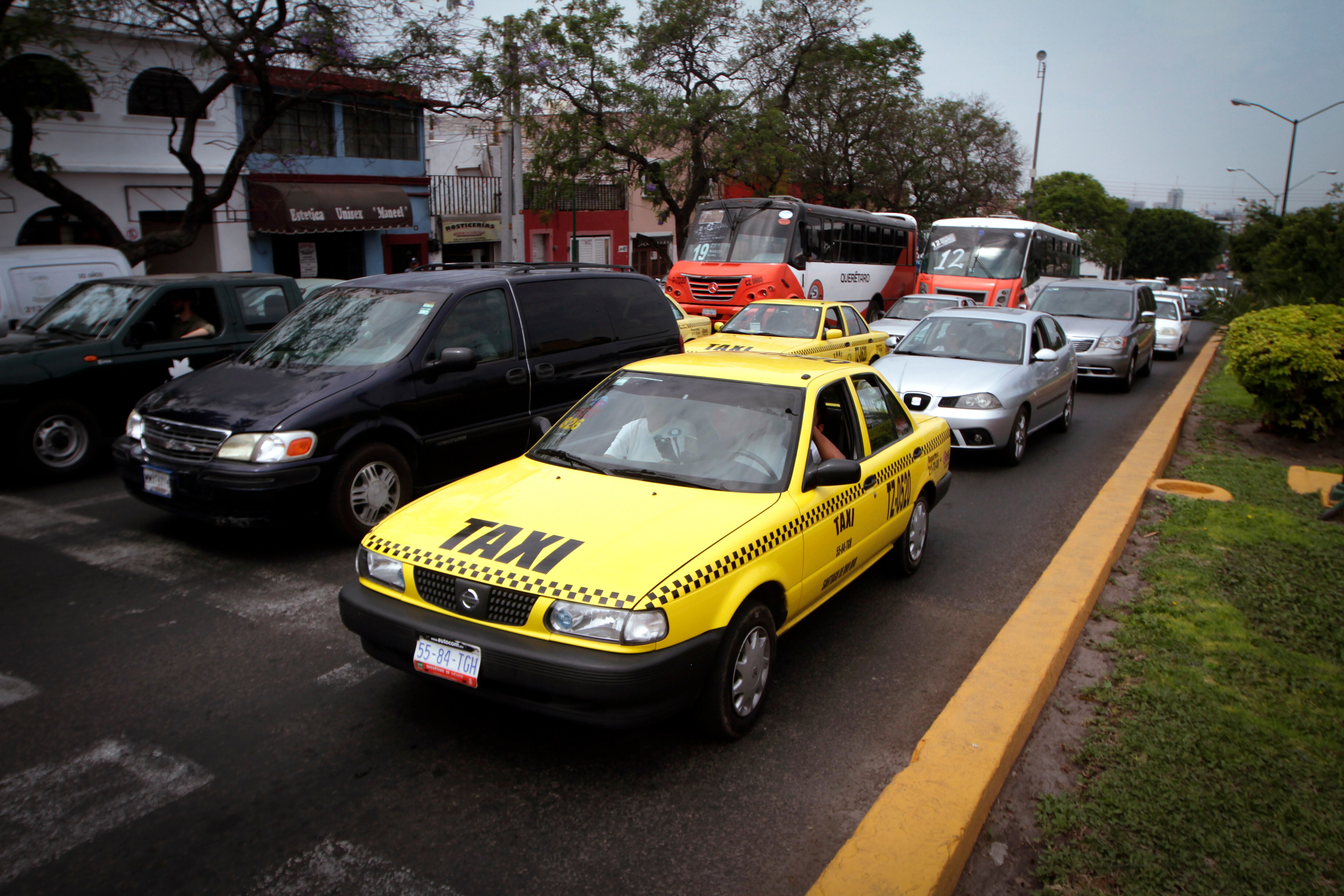 Inicia el cobro con taxímetro en Querétaro