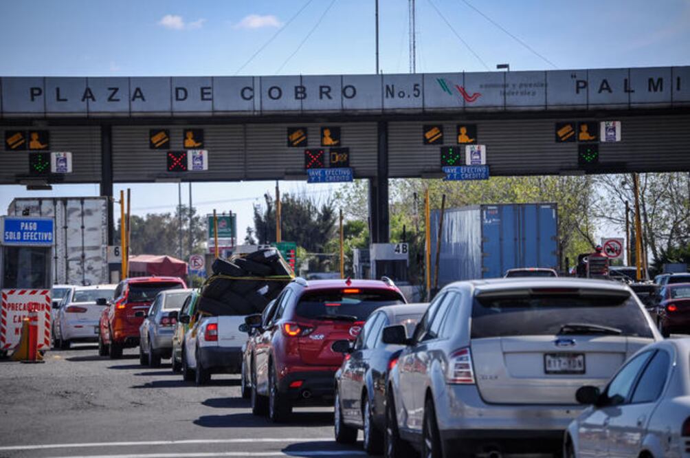 En este periodo vacacional, la carretera 57 es una de las más transitadas, lo que beneficia también al sector comercial y gastronómico de la zona; previo a Nochebuena y Navidad, se espera circulen por lo menos 78 mil vehículos diarios. (RICARDO LUGO)