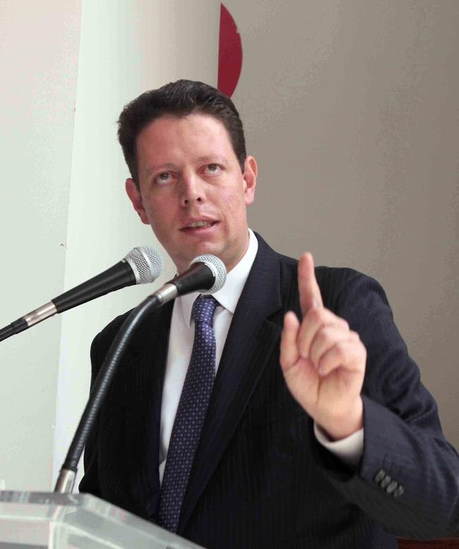 PRI se opone; hacer obligatorio la contratación de un seguro afecta la economía