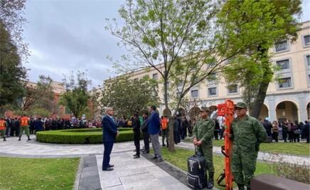 Participa AMLO en macrosimulacro en Palacio Nacional