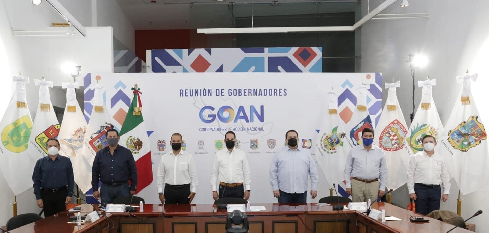 Plantan a gobernadores del PAN; secretario de Salud Federal cancela reunión