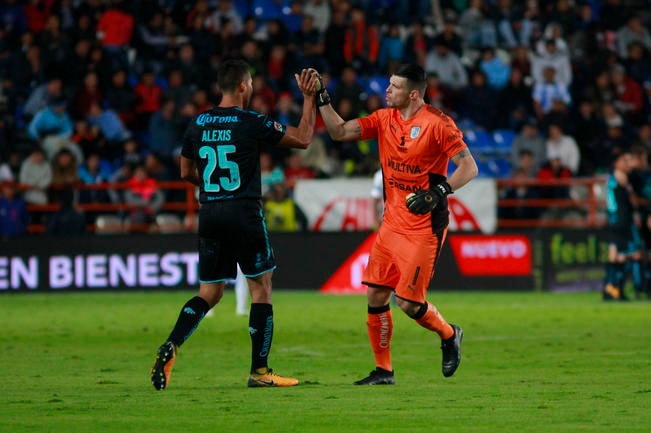 Gallos Blancos dan pelea con "El Flaco"