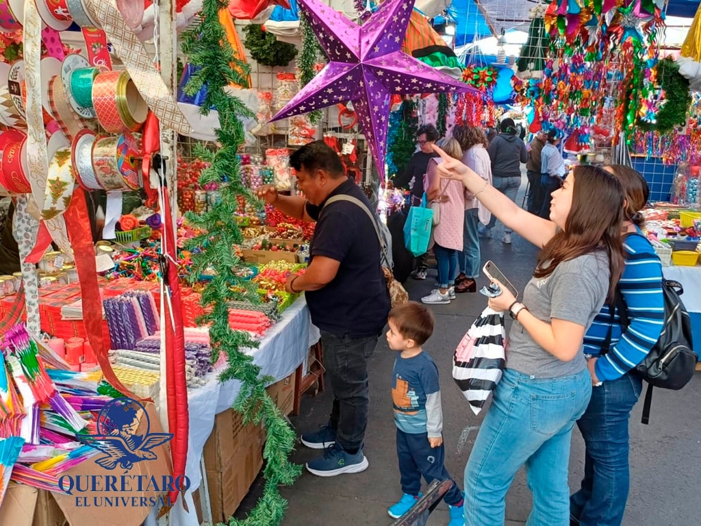 La Navidad invade el mercado de La Cruz