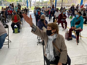Por hora, vacunan contra el Covid-19 a 600 adultos mayores en Corregidora