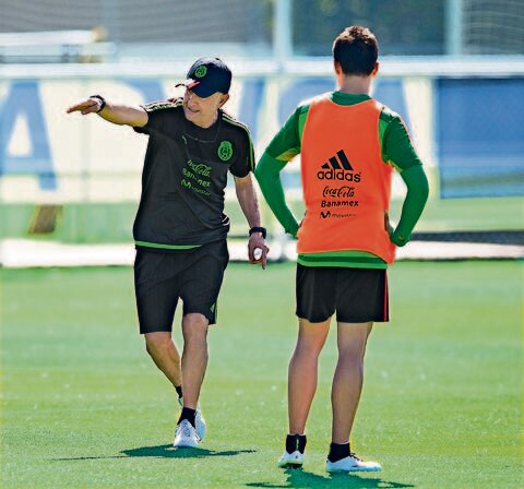 El DT del Tri dirige mal: Fernández