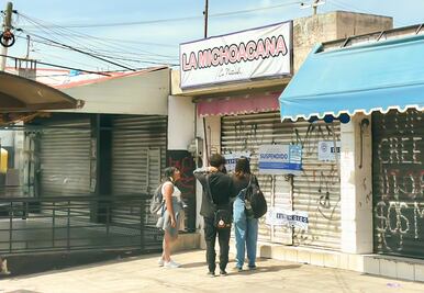 Paletería suspendida no cumplía con protocolos; trabajadores fotografiaban alumnas