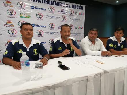 Queretanos llevan futbol a Ixtapa