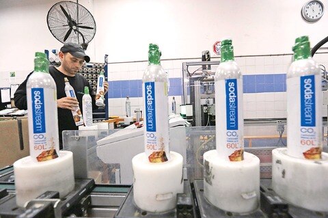 Johansson deja a Oxfam