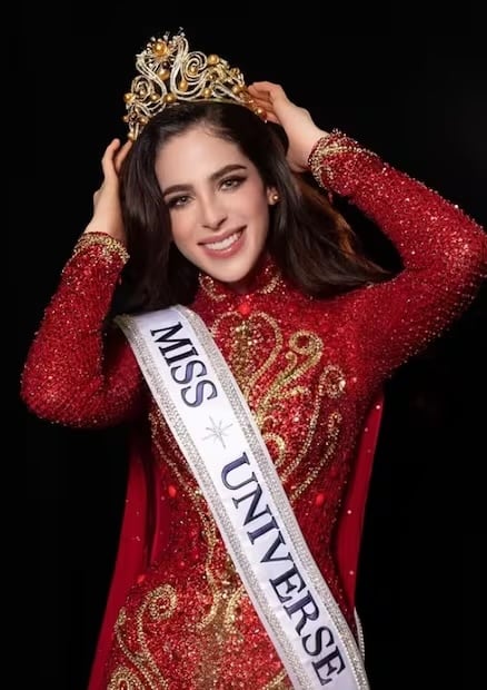 Fátima Bosch en foto oficial como ganadora de Miss Universo 2025.