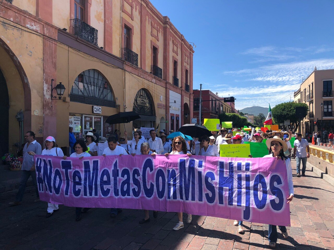 Protestan en Querétaro contra AMLO