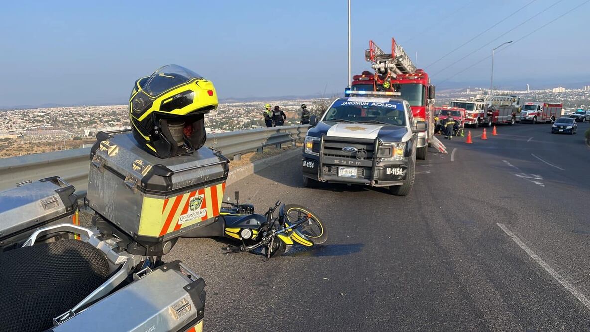 Motociclista cae a un barranco de 30 metros