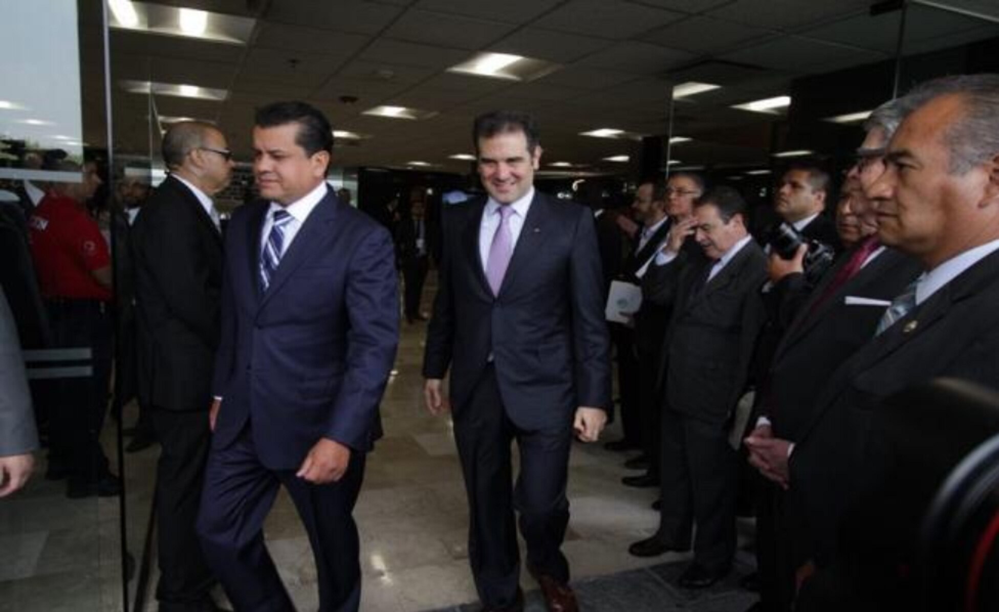 Consejeros del INE están dispuestos a bajarse el sueldo, si lo establece la ley