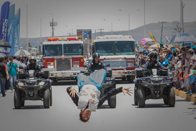 La vialidad cuenta con 4 mil 890 metros de longitud, fue realizada con fondos municipales y operará como una ruta alterna a Paseo de la República y a las avenidas Bernardo Quintana y Pirineos, desde el libramiento Junípero Serra (DEMIAN CHÁVEZ. EL UNIVER)