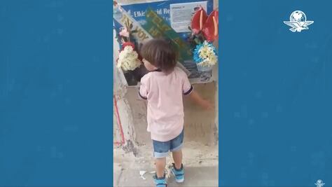 "¡Papito, te extraño mucho, despiértese!": niño conmociona las redes tras visitar la tumba de su padre