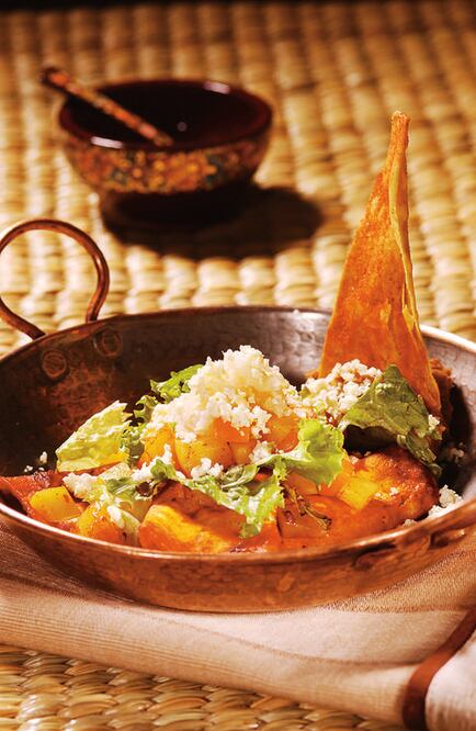 Salsa, crema y mucha tortilla