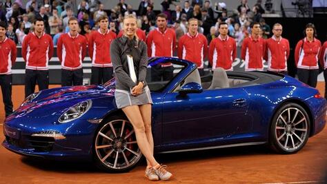 Sharapova acecha a la líder