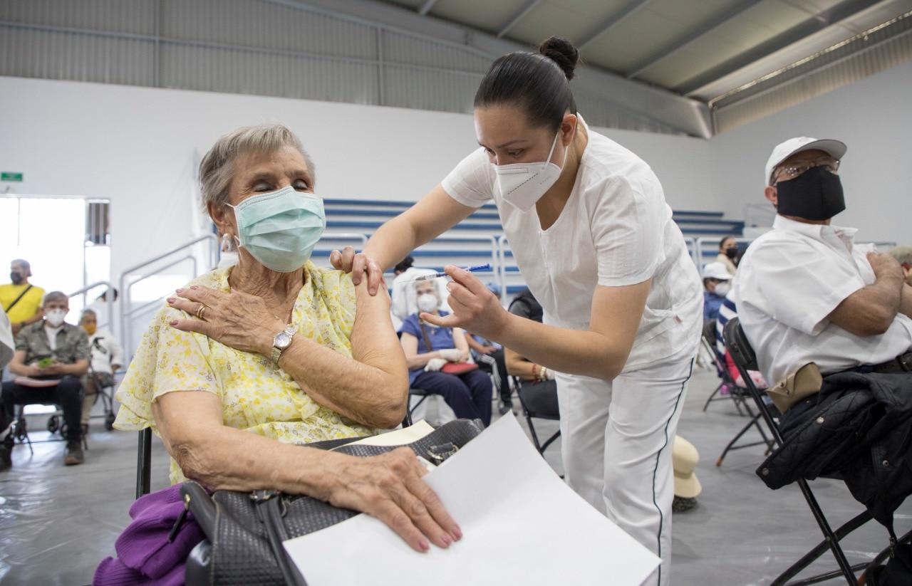 Funciona Unidad Deportiva UAQ como sede de vacunación en Corregidora