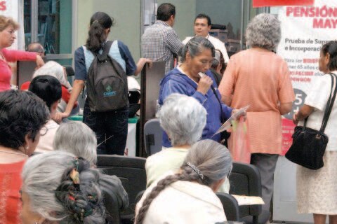 Presenta Domínguez paquete económico